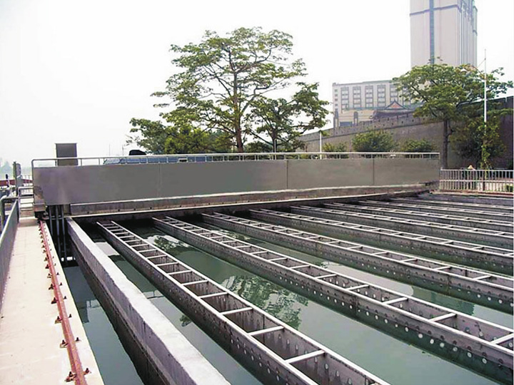 非金屬鏈條（tiáo）刮泥（ní）機